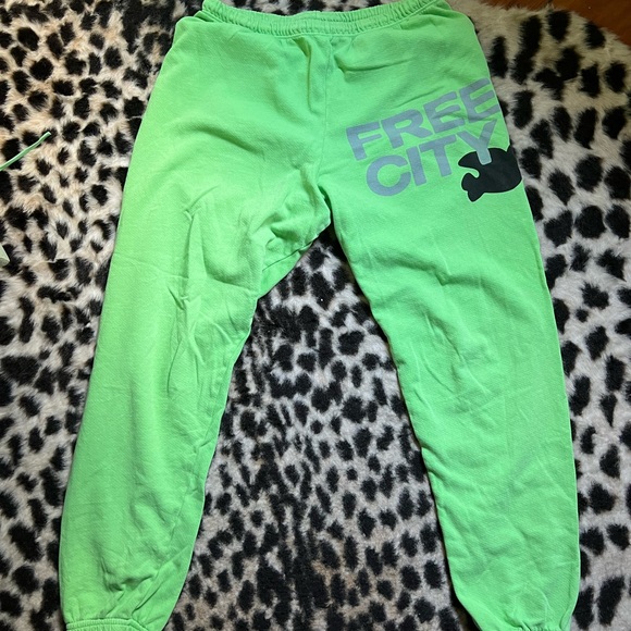 freecity Green Sweatpants - Picture 1 of 3